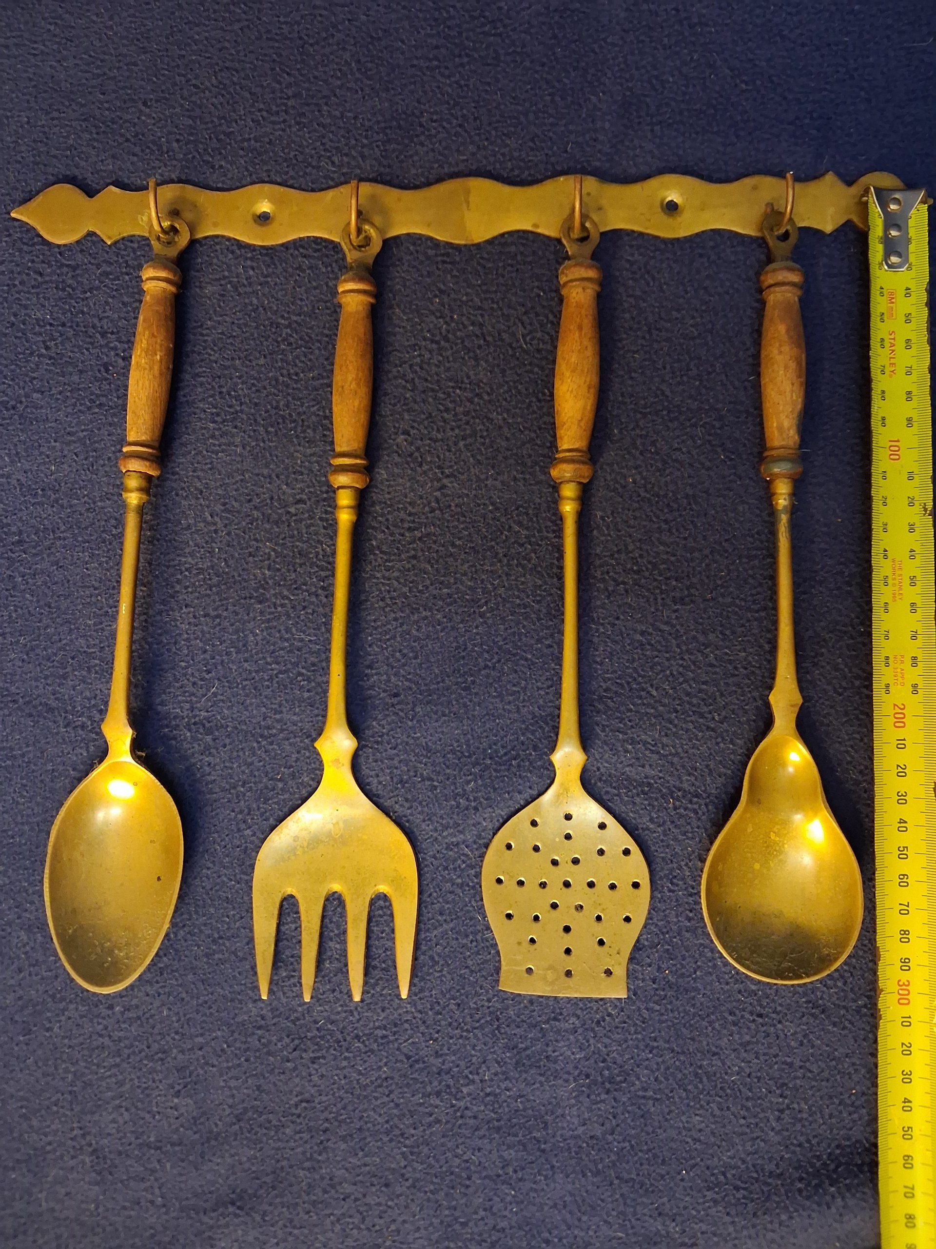 Decorative utencil set